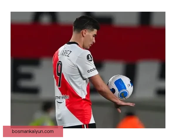 阿尔瓦雷斯河床的表现仍受关注，带领球队争夺更高荣誉